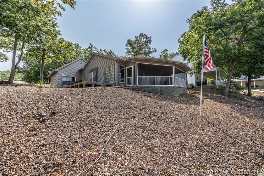 Don't miss this beautiful 3 bedroom, 2 bath waterfront home - photo 23