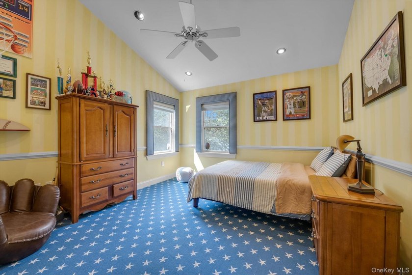 WELCOME TO #8 BRIARFIELD DRIVE - LAKE SUCCESS SPRAWLING COLONIAL - photo 25