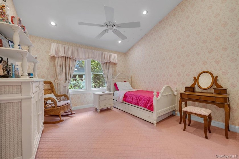 WELCOME TO #8 BRIARFIELD DRIVE - LAKE SUCCESS SPRAWLING COLONIAL - photo 26