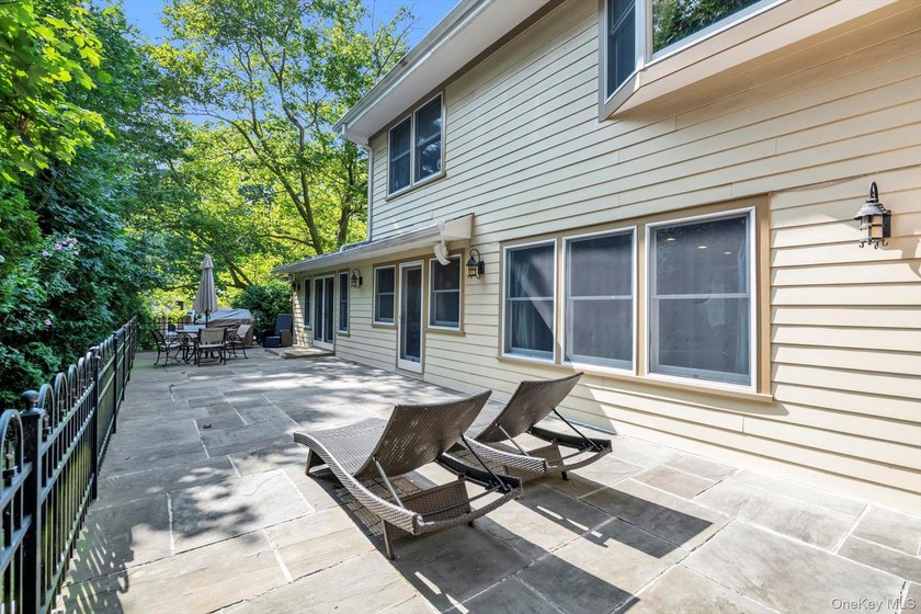 WELCOME TO #8 BRIARFIELD DRIVE - LAKE SUCCESS SPRAWLING COLONIAL - photo 33