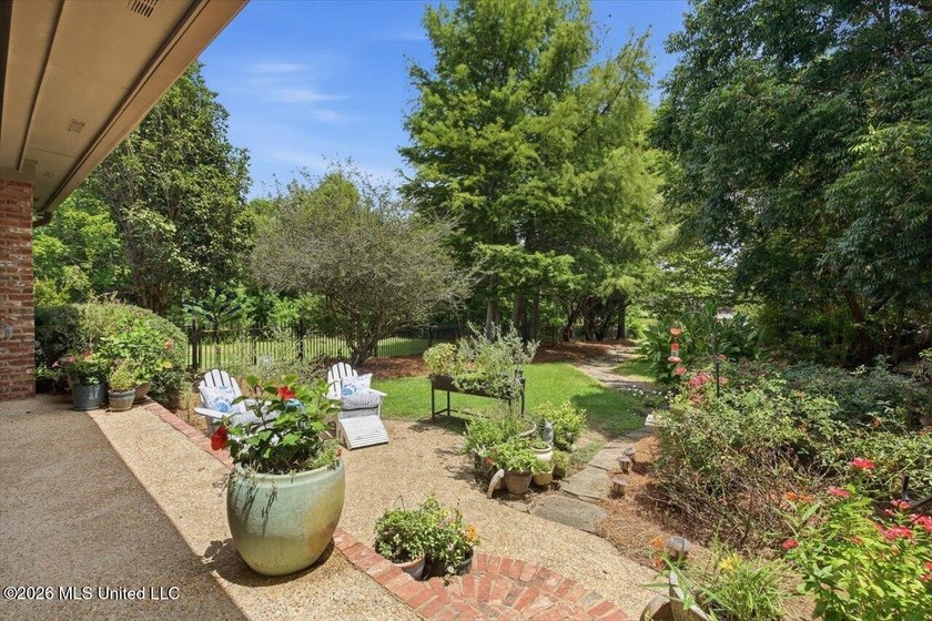 Located directly on the water in Lake Caroline, this beautifully - photo 46
