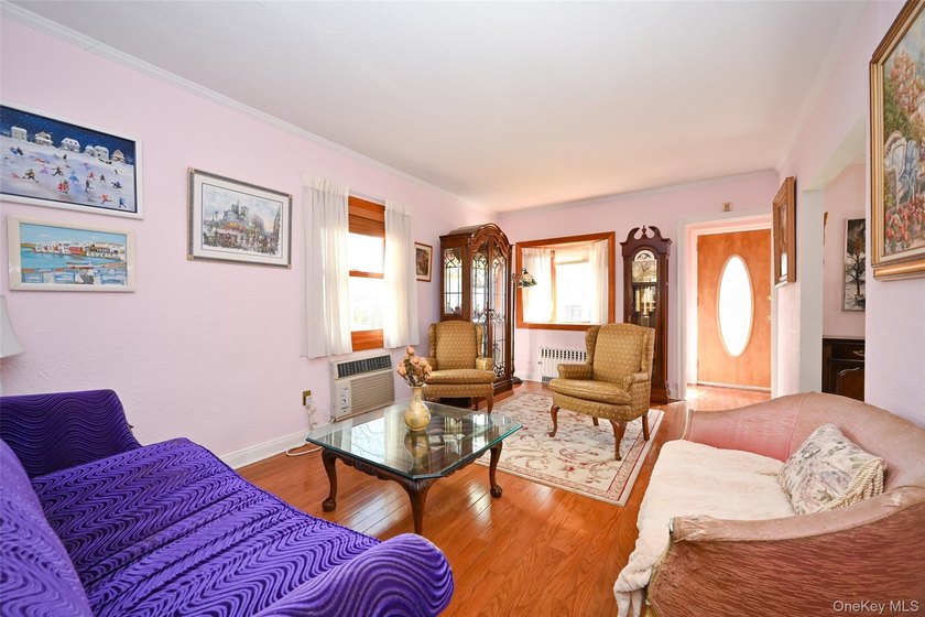 Just Arrived! Detached 4-bedroom, 2-bath Cape in a prime - photo 8