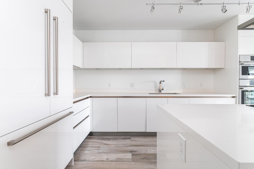 Spacious residence with an open concept floor plan, featuring 2 - photo 2