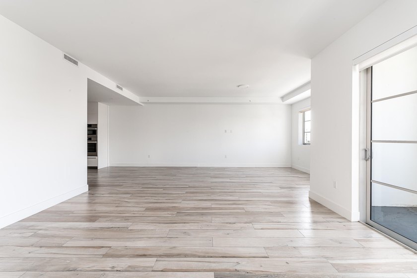 Spacious residence with an open concept floor plan, featuring 2 - photo 6