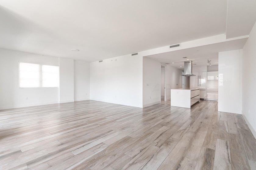 Spacious residence with an open concept floor plan, featuring 2 - photo 7