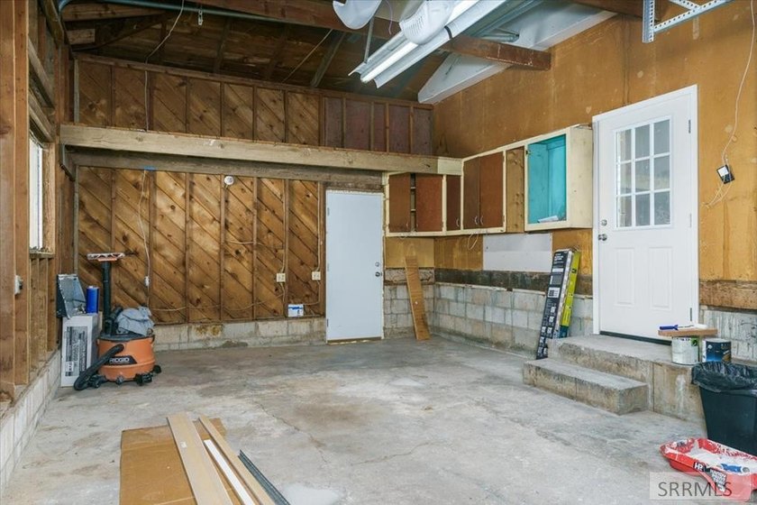 Totally renovated brick home in a great neighborhood! This - photo 32