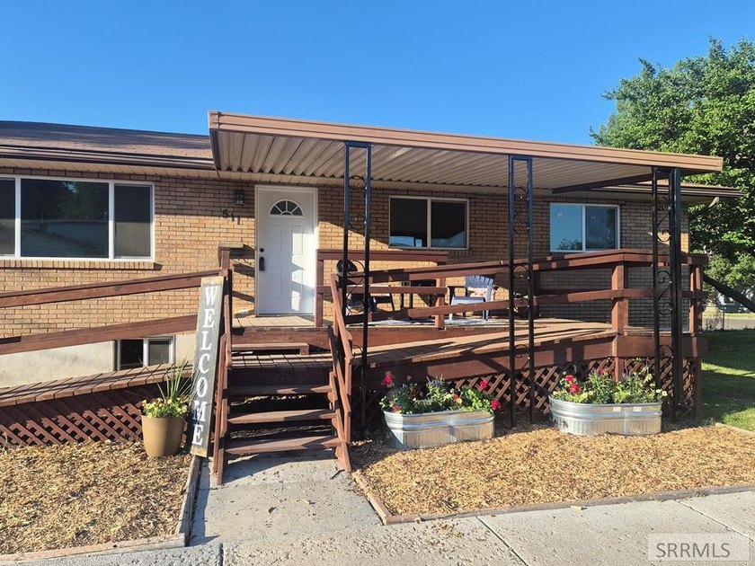 Totally renovated brick home in a great neighborhood! This - photo 33