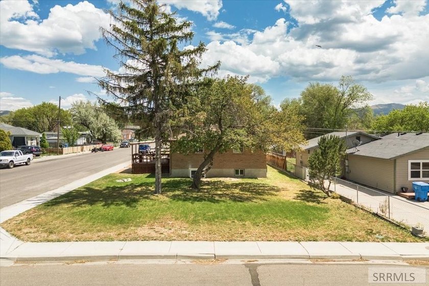 Totally renovated brick home in a great neighborhood! This - photo 37
