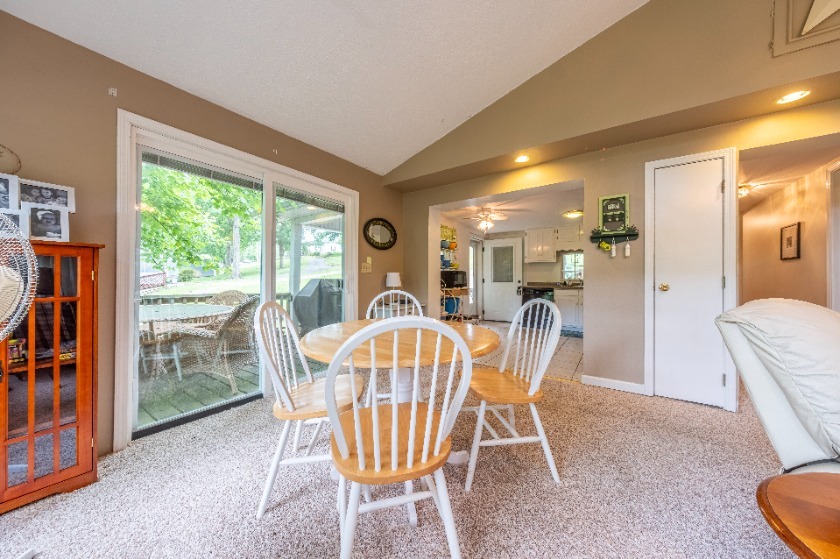 Rental friendly neighborhood, gentle walk to water! - photo 11