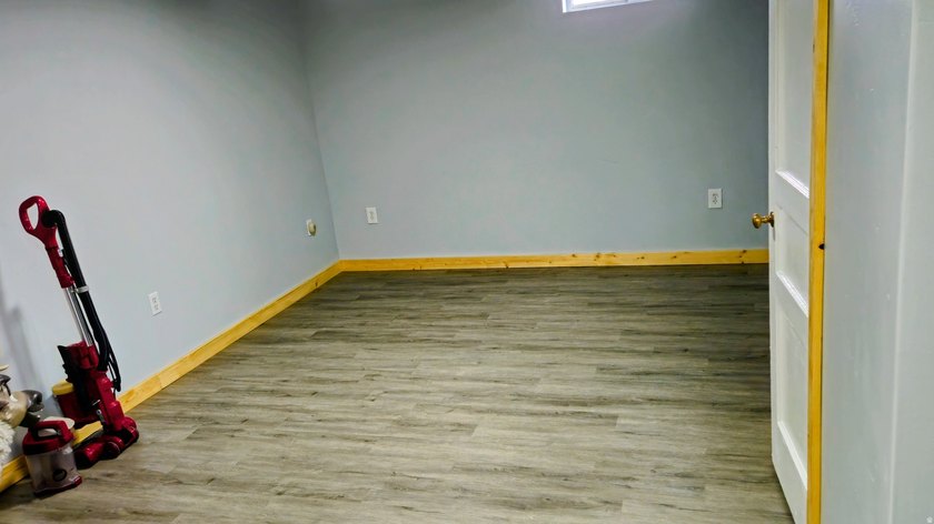 Immaculate 4 bedroom, 3 bathroom home located in the heart of - photo 21