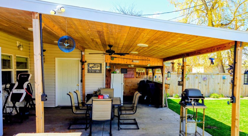 Immaculate 4 bedroom, 3 bathroom home located in the heart of - photo 35