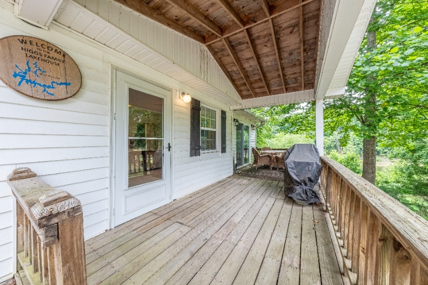 Rental friendly neighborhood, gentle walk to water! - photo 2