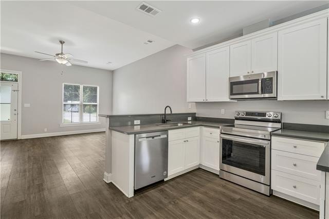 Welcome to this beautifully crafted custom all-brick home - photo 5