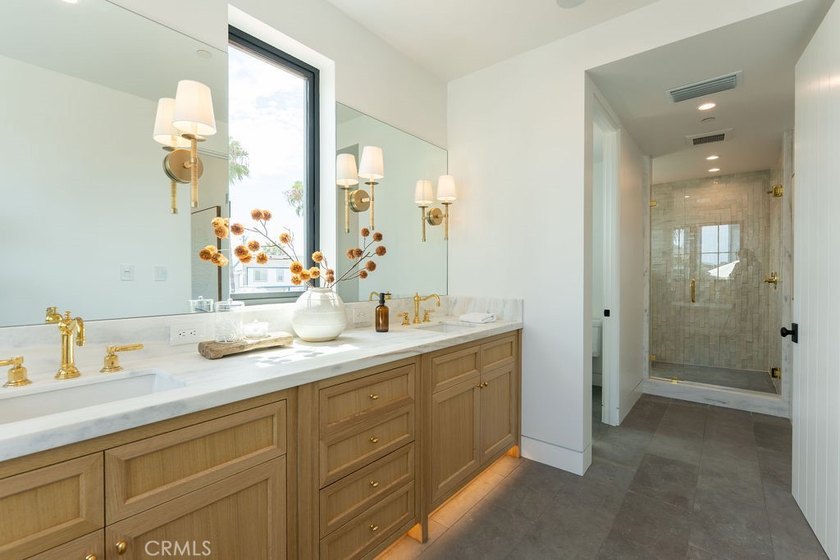 Experience exceptional coastal living in this brand-new custom - photo 25