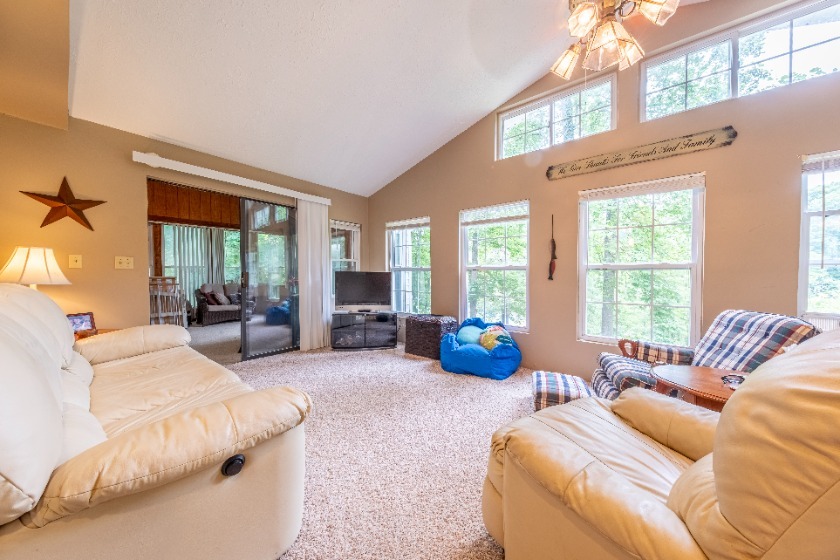 Rental friendly neighborhood, gentle walk to water! - photo 13