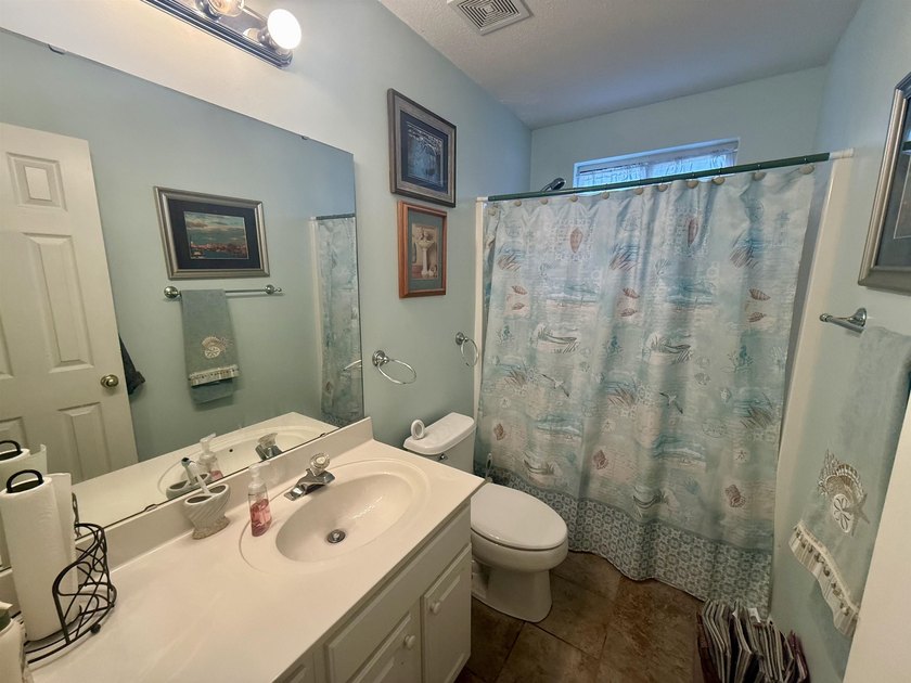 Welcome to this beautifully maintained home in the Arrowhead - photo 11