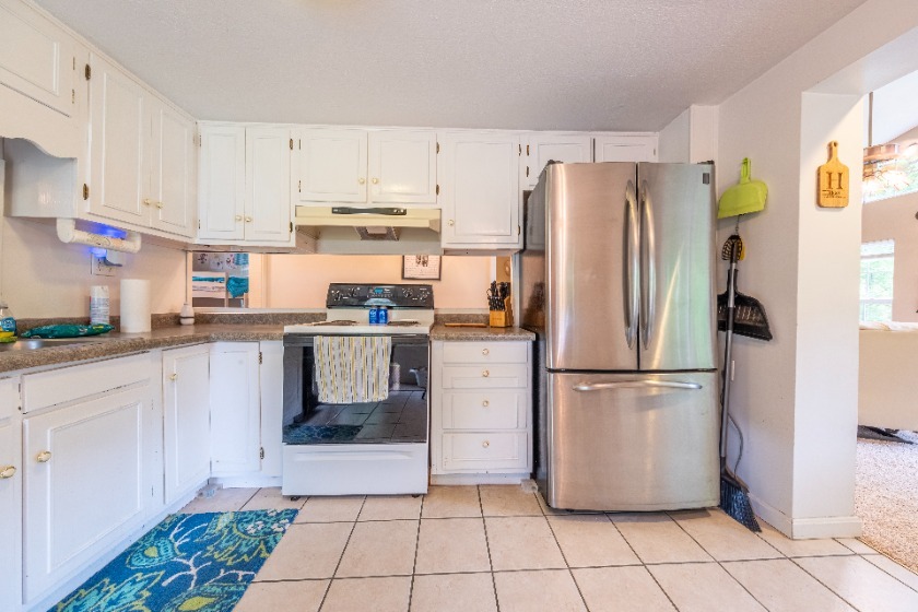 Rental friendly neighborhood, gentle walk to water! - photo 6