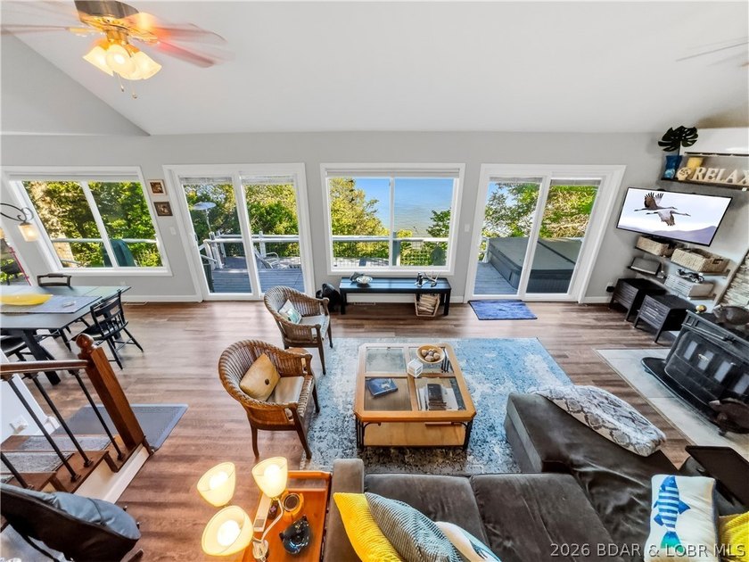 Great Lake View and nice open Decks with a Hot Tub! Vaulted - photo 11