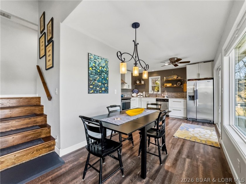 Great Lake View and nice open Decks with a Hot Tub! Vaulted - photo 16