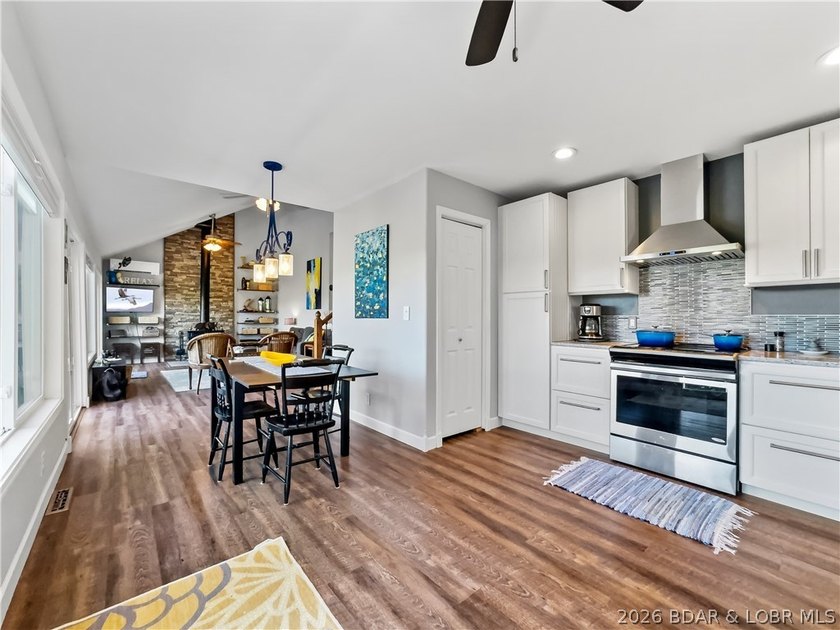 Great Lake View and nice open Decks with a Hot Tub! Vaulted - photo 17