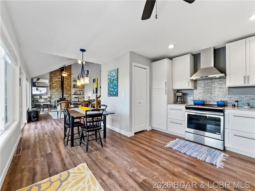 Great Lake View and nice open Decks with a Hot Tub! Vaulted - photo 17