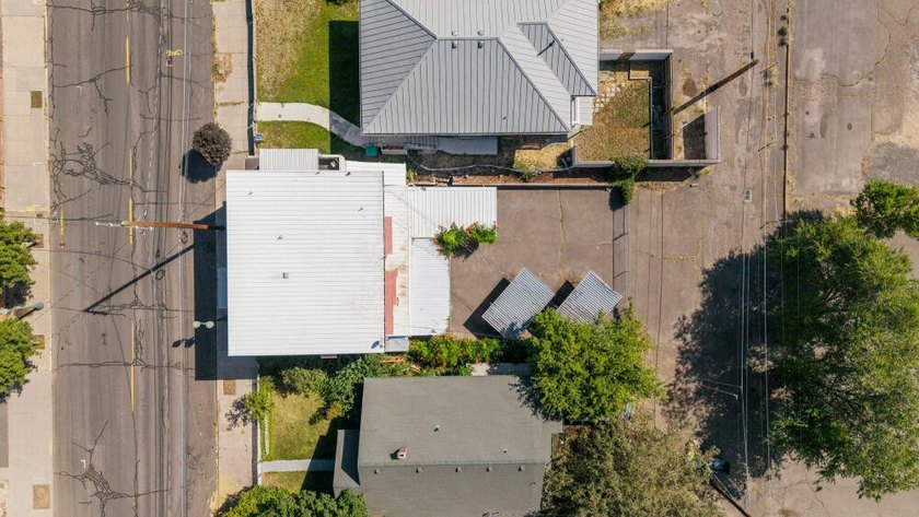 Uniquely versatile property zoned commercial with residential - photo 22