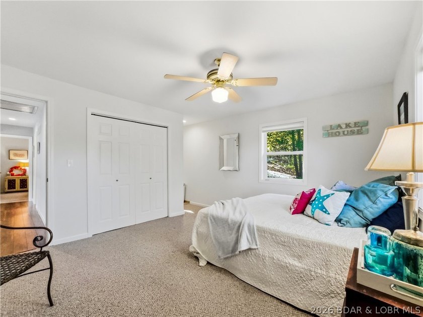 Great Lake View and nice open Decks with a Hot Tub! Vaulted - photo 23