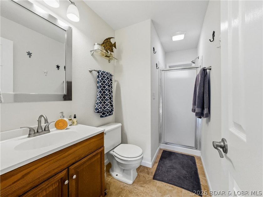 Great Lake View and nice open Decks with a Hot Tub! Vaulted - photo 28