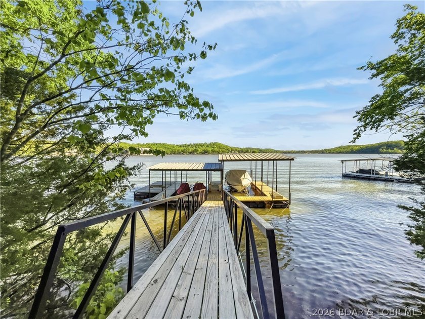 Great Lake View and nice open Decks with a Hot Tub! Vaulted - photo 37