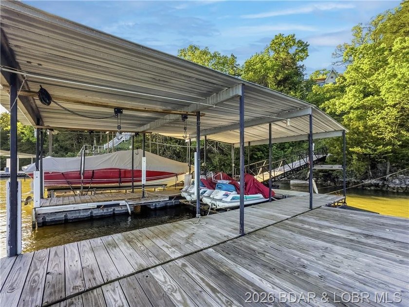 Great Lake View and nice open Decks with a Hot Tub! Vaulted - photo 38