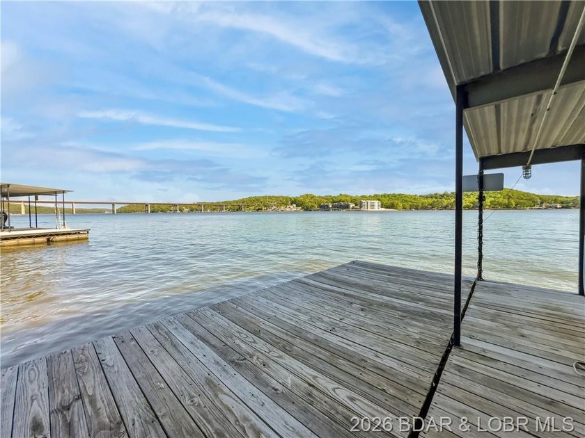 Great Lake View and nice open Decks with a Hot Tub! Vaulted - photo 40