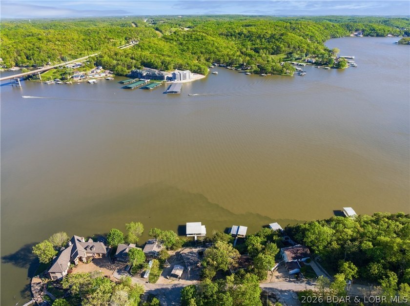 Great Lake View and nice open Decks with a Hot Tub! Vaulted - photo 46
