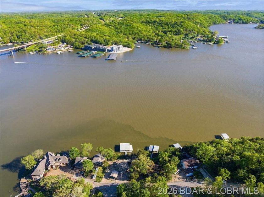 Great Lake View and nice open Decks with a Hot Tub! Vaulted - photo 46
