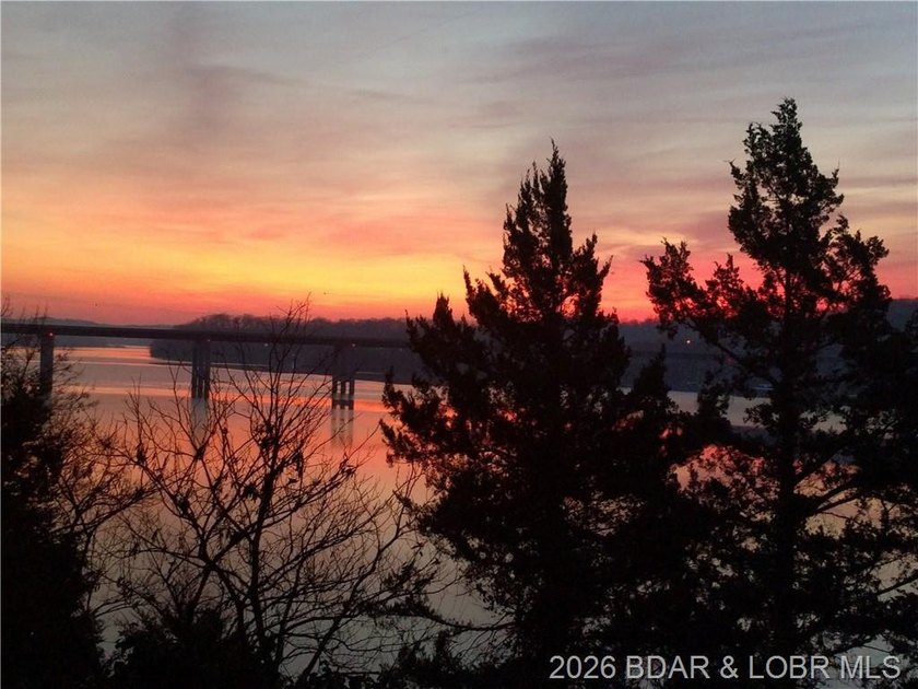 Great Lake View and nice open Decks with a Hot Tub! Vaulted - photo 49