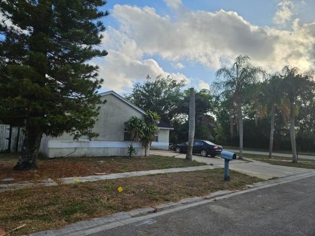 great property option located in Lee Estate. This corner-lot - photo 3