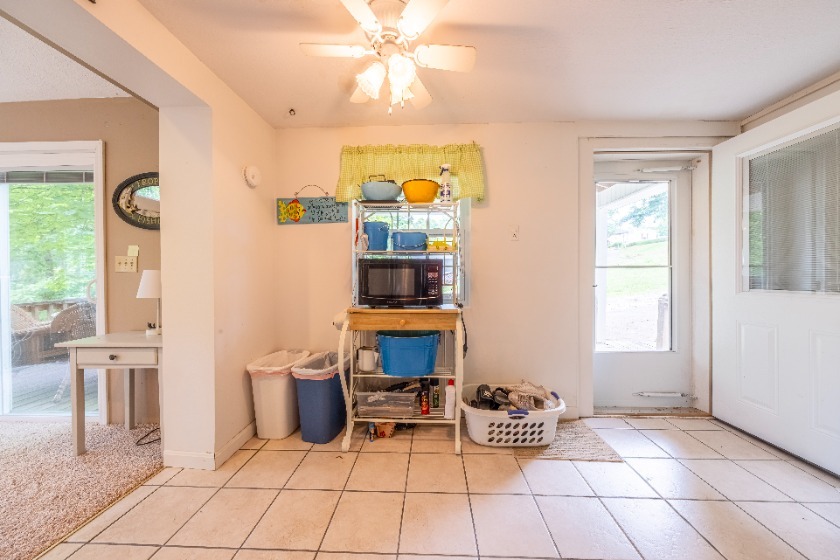 Rental friendly neighborhood, gentle walk to water! - photo 7