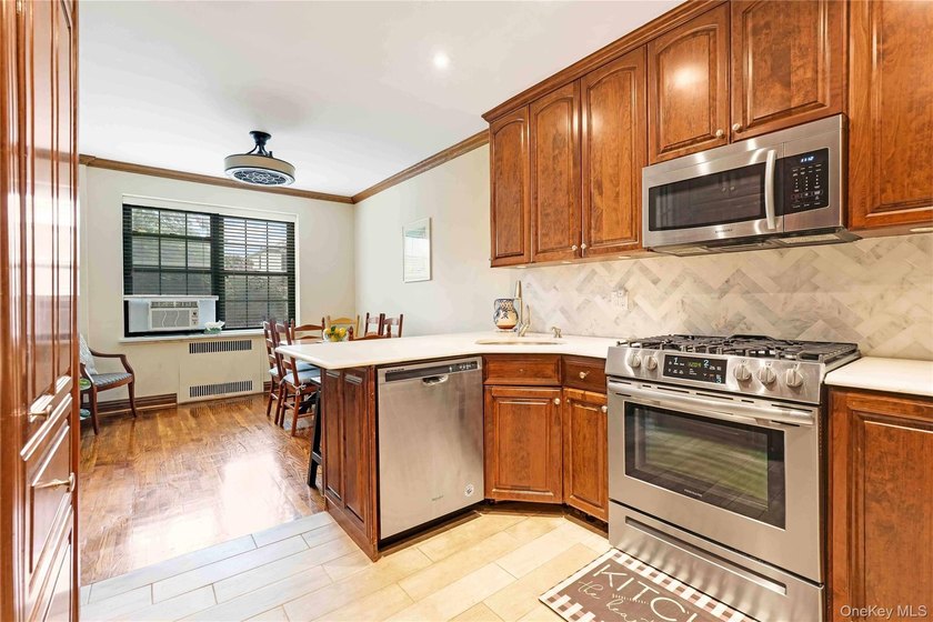 Welcome to this beautifully maintained, oversized two-bedroom, 1 - photo 6