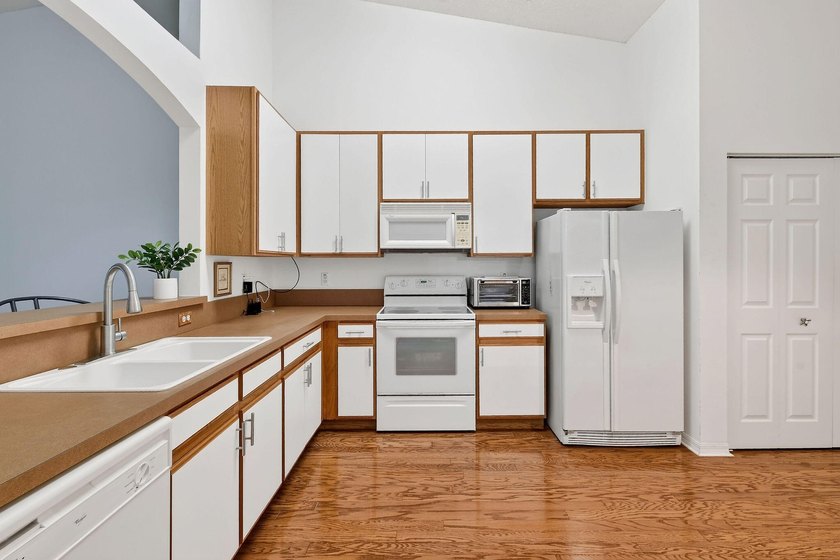 A MUST-See! This charming NEW 2025 ROOF and lakefront villa is - photo 19