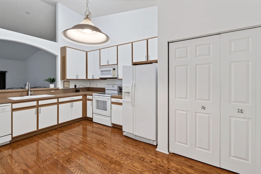 A MUST-See! This charming NEW 2025 ROOF and lakefront villa is - photo 20
