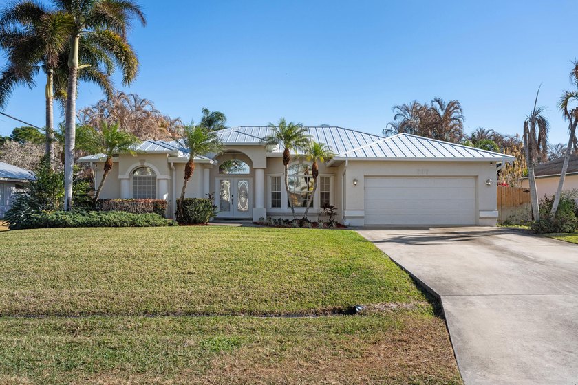 Beautifully maintained 3-bed, 2.1 bath home with 2 car garage - photo 2