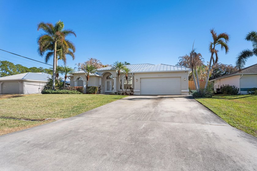Beautifully maintained 3-bed, 2.1 bath home with 2 car garage - photo 4