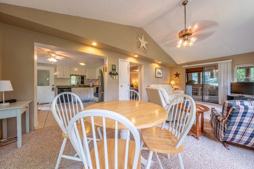 Rental friendly neighborhood, gentle walk to water! - photo 10