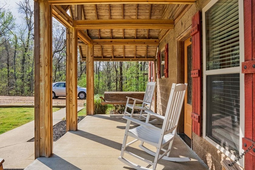 Welcome to your perfect blend of peaceful country living and - photo 4