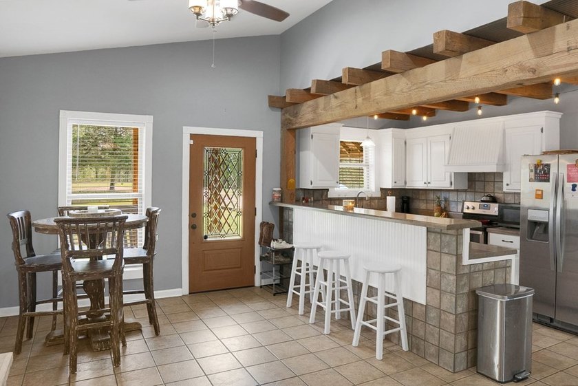 Welcome to your perfect blend of peaceful country living and - photo 10