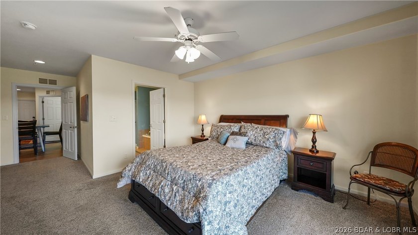 Three bedrooms, three full baths, two of those bedrooms lakeside - photo 20