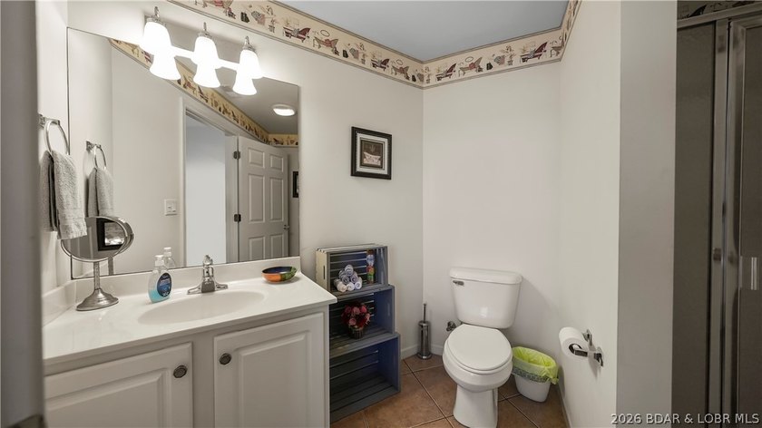 Three bedrooms, three full baths, two of those bedrooms lakeside - photo 25