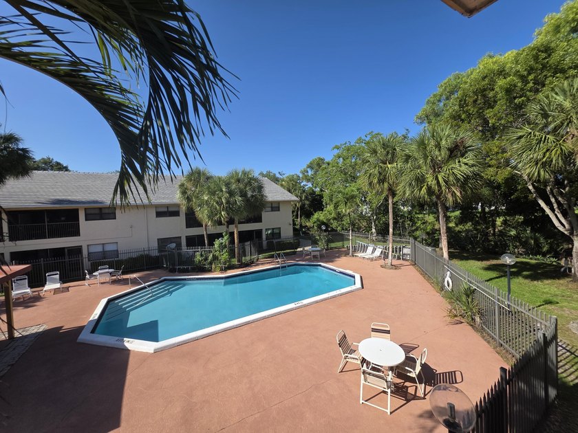 Welcome to CORAL PLAZA, amazing location and great floor plan - photo 23