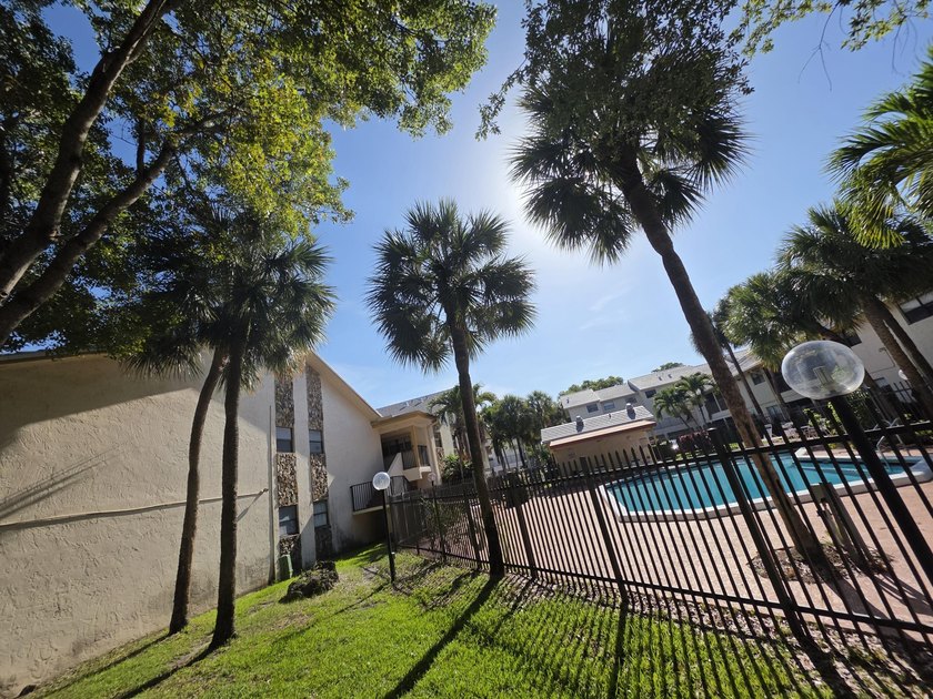 Welcome to CORAL PLAZA, amazing location and great floor plan - photo 24