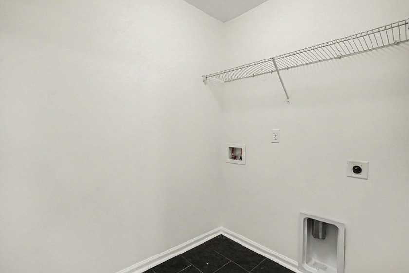Welcome home to this stunning, move-in-ready 5-bedroom - photo 35