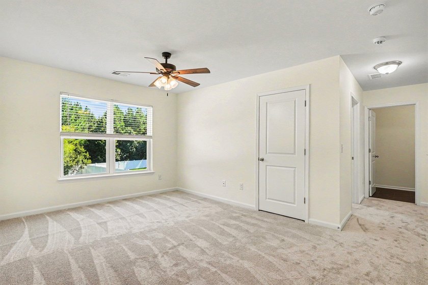 Welcome home to this stunning, move-in-ready 5-bedroom - photo 38